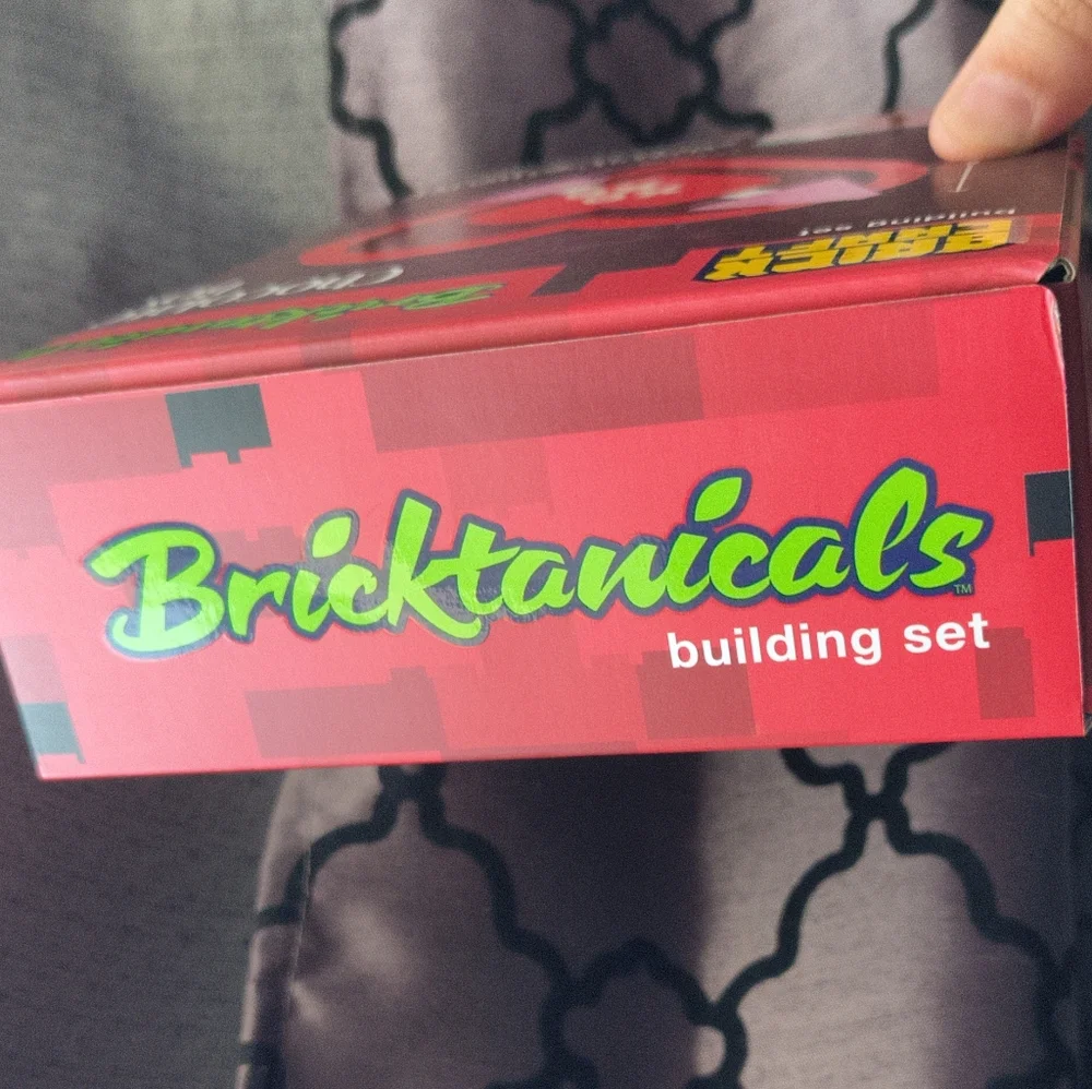 Brick Craft Bricktanicals Building Set Valentines Candy Chocolate Box NEW